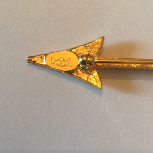 Joan Rivers Long Arrow Rhinestone Brooch Pin - Picture 2 of 4
